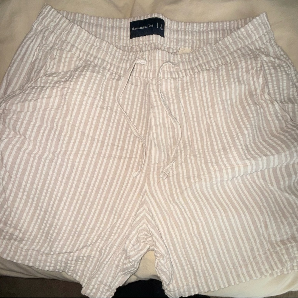 Abercrombie & Fitch Seersucker Pull-On Short 6”